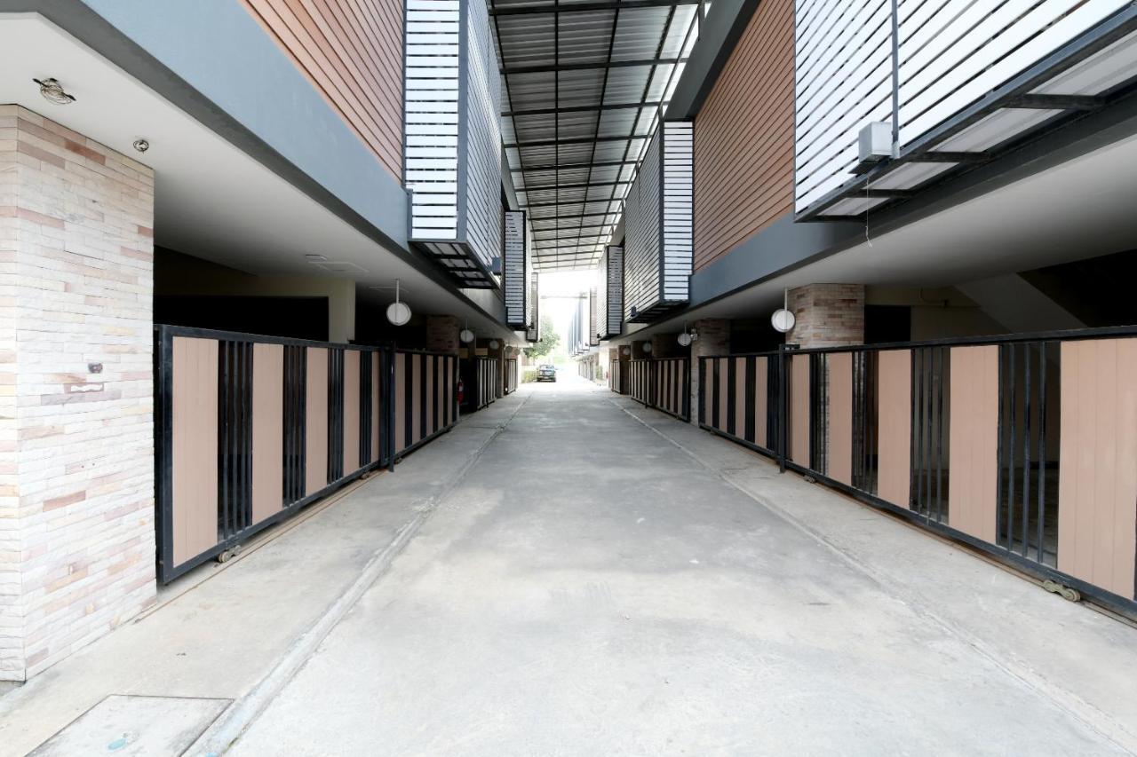 Sriracha Hotel And Spa Ban Huai Yai Phrom Exterior foto